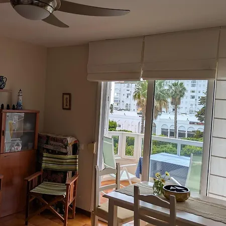 Apartment En Urbanizacion Privada Con Piscina En Primera Linea De Playa *