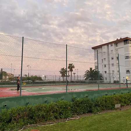 En Urbanizacion Privada Con Piscina En Primera Linea De Playa