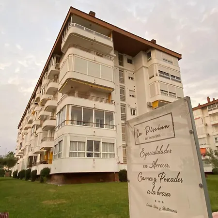 En Urbanizacion Privada Con Piscina En Primera Linea De Playa Apartment