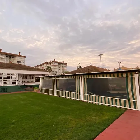En Urbanizacion Privada Con Piscina En Primera Linea De Playa *