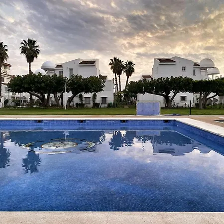 En Urbanizacion Privada Con Piscina En Primera Linea De Playa Apartment Torrox