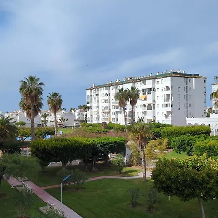 En Urbanizacion Privada Con Piscina En Primera Linea De Playa * Torrox