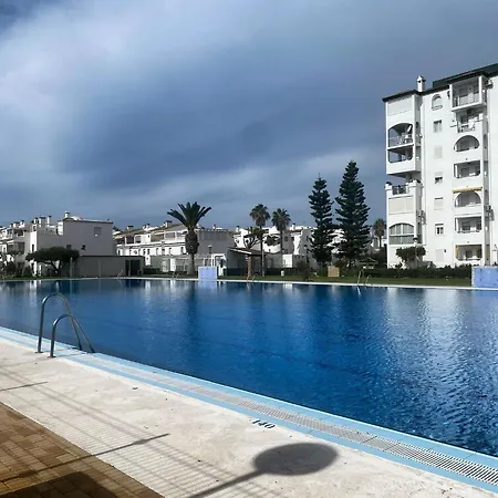 En Urbanizacion Privada Con Piscina En Primera Linea De Playa Apartment *