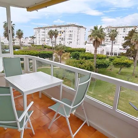 En Urbanizacion Privada Con Piscina En Primera Linea De Playa Torrox
