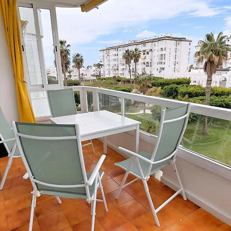 En Urbanizacion Privada Con Piscina En Primera Linea De Playa * Torrox