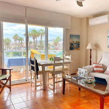 En Urbanizacion Privada Con Piscina En Primera Linea De Playa * Torrox