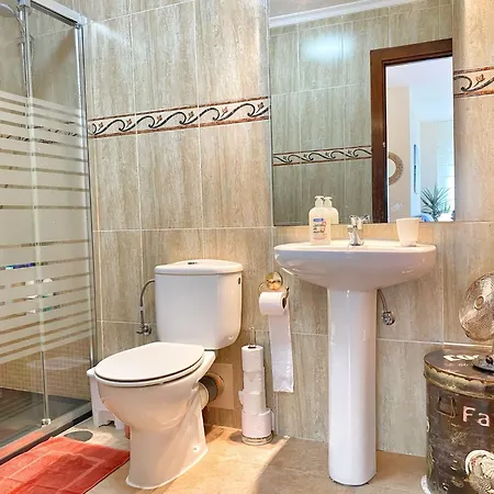 En Urbanizacion Privada Con Piscina En Primera Linea De Playa