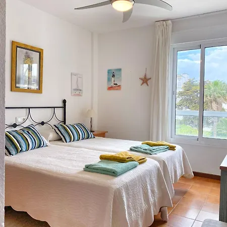 Apartment En Urbanizacion Privada Con Piscina En Primera Linea De Playa